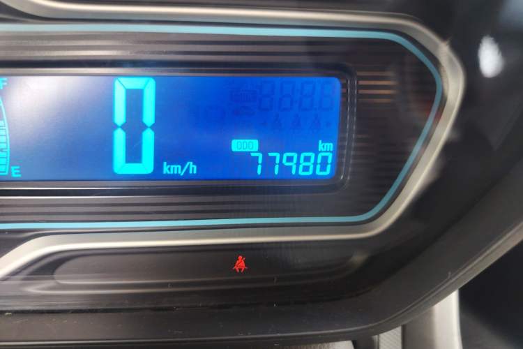 Used Chevrolet Aveo Sonic 2014 Sedan 1.4SL MT Comfort Edition Odometer Close Up