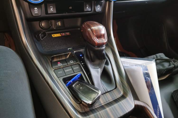 Used Toyota RAV4 2023 2.0L CVT Two-Wheel Drive Fashion Plus Edition
