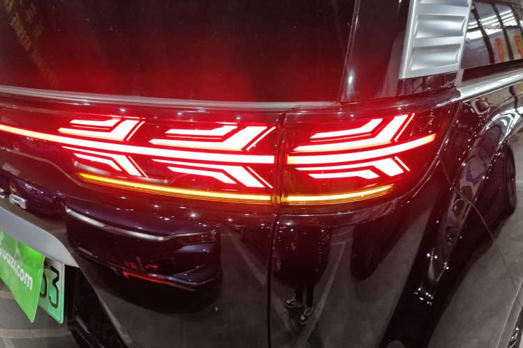 Used Denza D9 2022 DM-i 970 Four-Wheel Drive Prestige Model