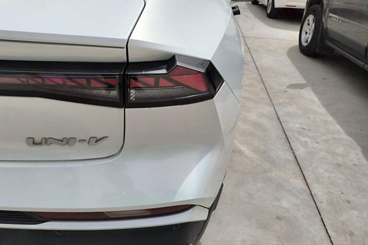 Used CHANGAN UNI-V 2024 1.5T Prestige Edition