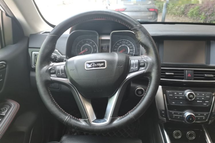 Used Zotye Domy X5 2017 Platinum Edition 1.5T Manual Luxury Model Steering Wheel