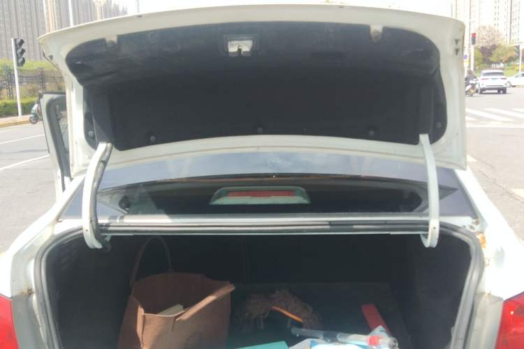 Used Chevrolet Cruze 2013 1.6L SE MT Trunk