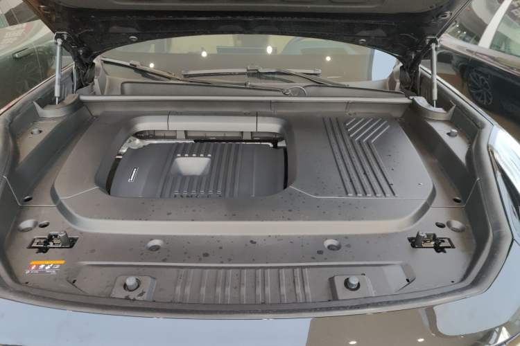 Used Lynk & Co 09 EM-P 2024 2.0TD EM-P Four-Wheel Drive ULTRA Six-Seater
