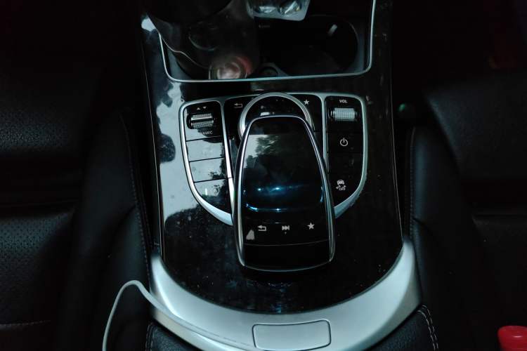 Used Mercedes-Benz GLC 2019 GLC 260 L 4MATIC Dynamic Model Gear Lever