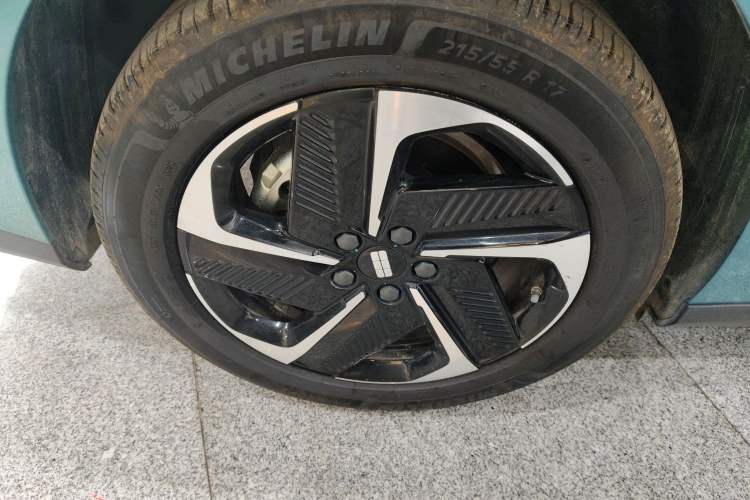 Used Geely Galaxy L6 2023 125km MAX Right Rear Wheel Hub