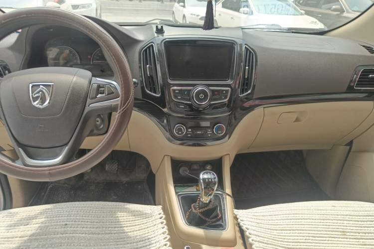 Used Baojun 730 2014 1.5L Manual Luxury Navigation ESP Version 7 Seats Audio And AC Panel