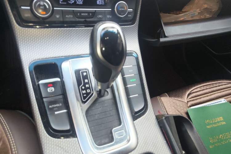 Used Geely Auto Emgrand GS 2016 Elegant Edition 1.3T Automatic LingShang Model Gear Lever