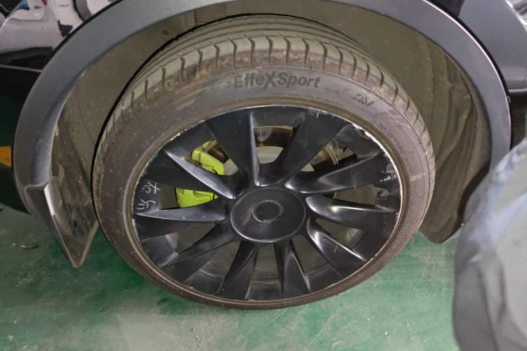 Used Tesla Model Y 2021 Long-Range All-Wheel-Drive Version Right Rear Wheel Hub