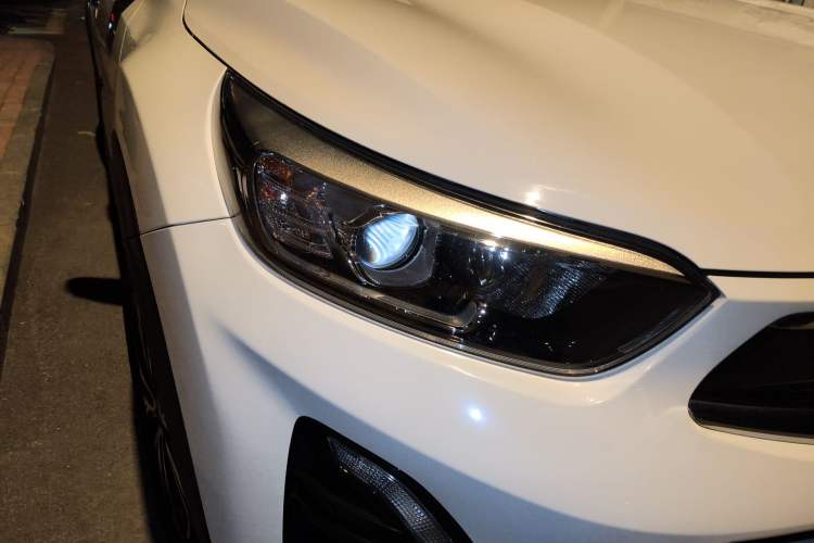 Used Kia kx1 Stonic 2021 1.4L CVT Sunroof Model
