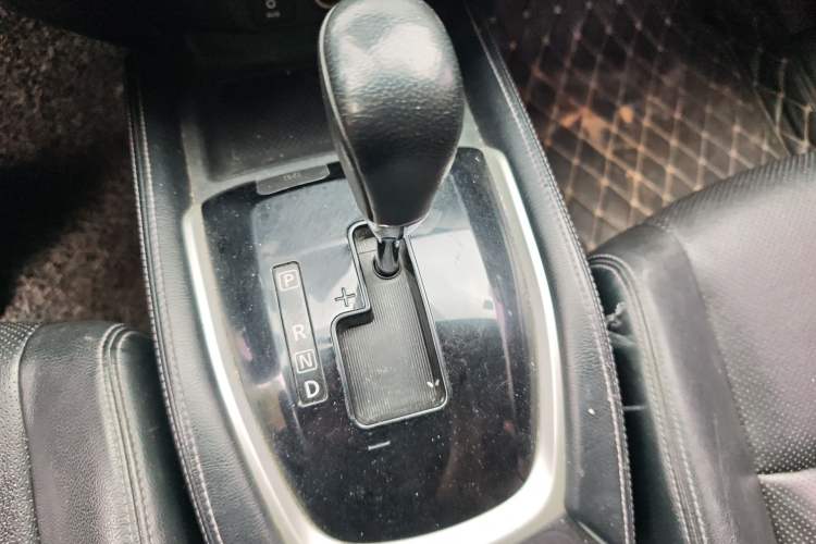 Used Nissan X-Trail 2014 2.0L CVT Comfort Edition 2WD Gear Lever