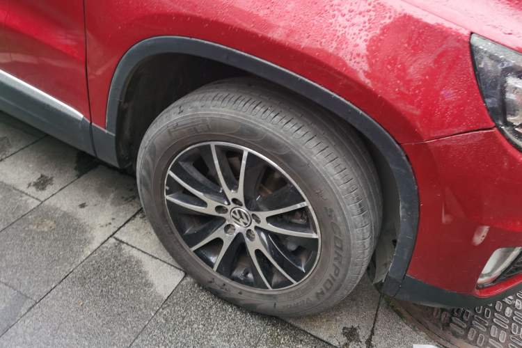 Used Volkswagen Tiguan 2013 1.8TSI Automatic Two-Wheel Drive Luxury Model Right Front Wheel Hub