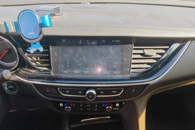 Used Buick Regal 2019 20T Elite Version China V Standard Audio And AC Panel