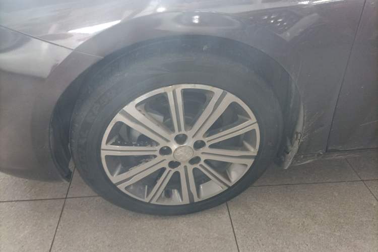 Used Peugeot 408 2014 1.8L Automatic Luxury Edition Left Front Wheel Hub