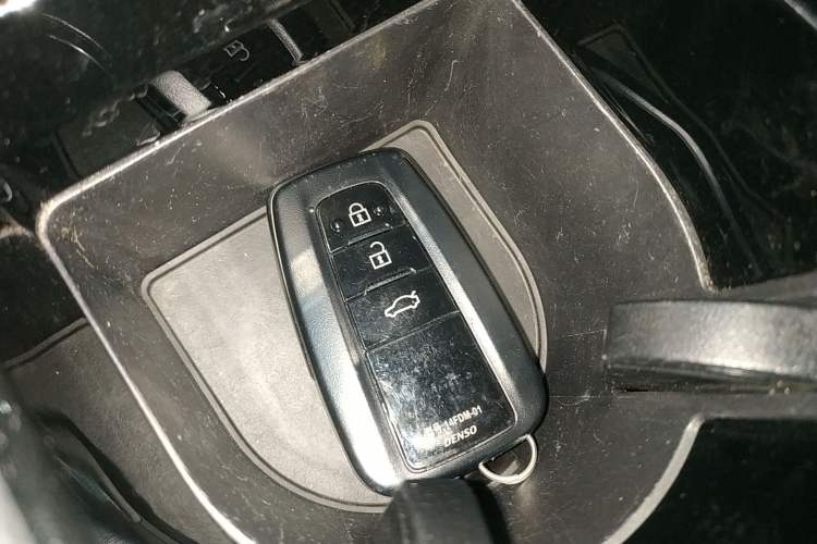 Used Toyota Avalon 2019 Dual-Engine 2.5L Luxury Edition China VI Standard