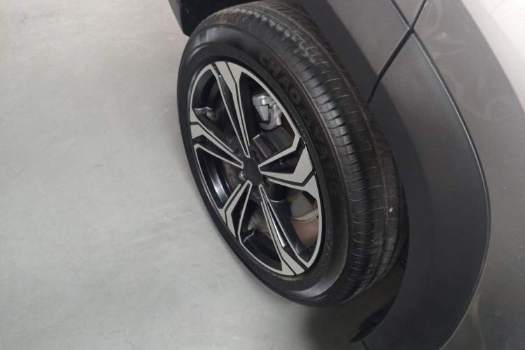 Used Geely Galaxy L7 2025 EM-i 115km Exploration+ Edition Right Rear Wheel Hub