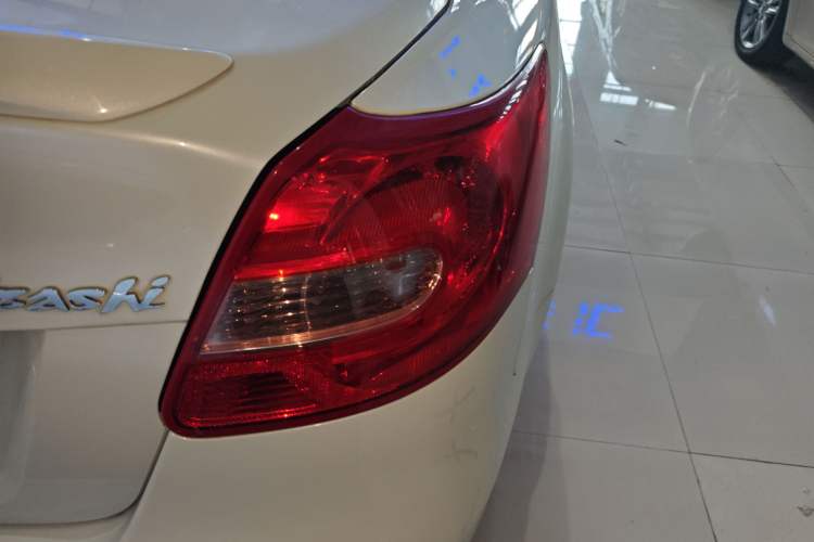 Used Suzuki Kizashi 2011 2.4L Two-Wheel Drive CVT Standard Edition
