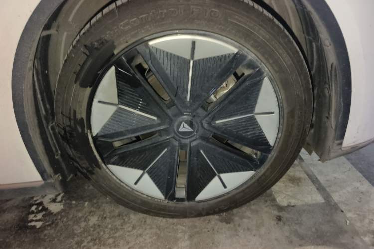 Used Deepal SL03 2022 515 Pure Electric Version Right Front Wheel Hub