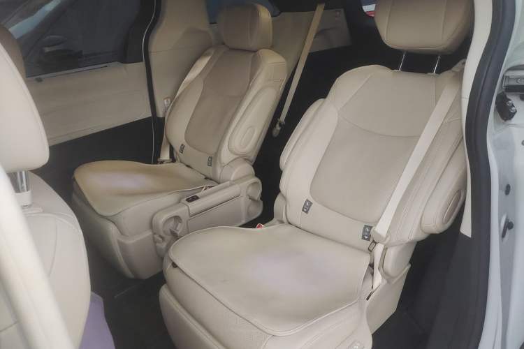 Used Toyota SIENNA 2023 2.5L Hybrid Deluxe Edition Left Rear Seat