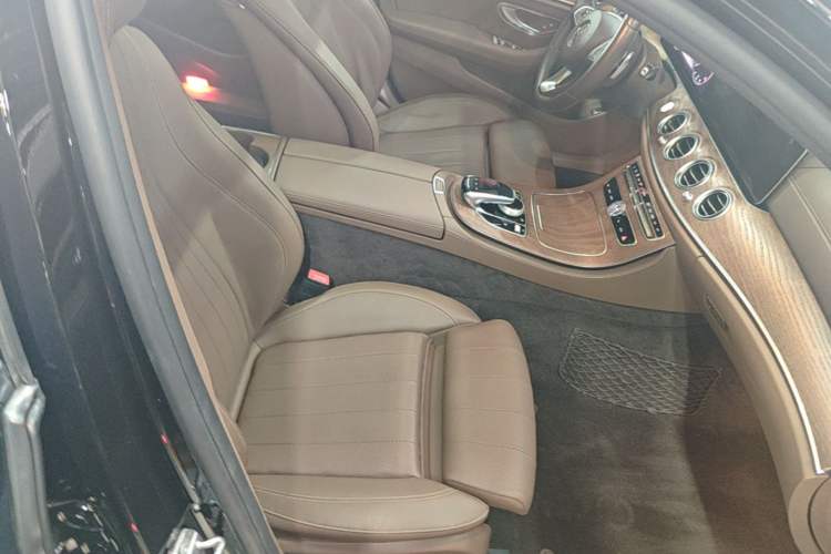 Used Mercedes-Benz E-Class 2018 Facelift E 200 L
