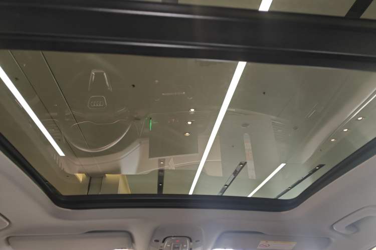 Used Audi Q5L 2022 Updated 45T Luxury Dynamic Version Headliner