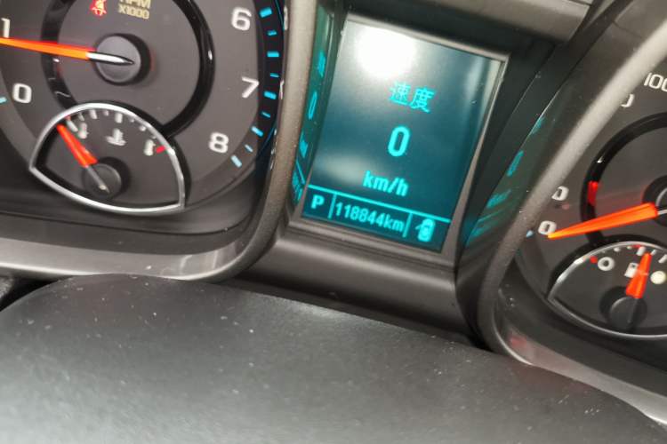 Used Chevrolet Malibu 2014 2.0L Automatic Luxury Edition Odometer Close Up