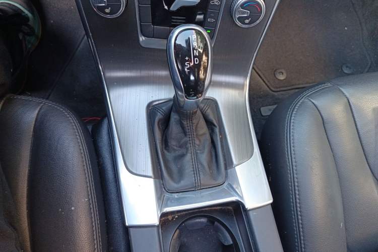 Used Volvo V60 2015 T5 Zhiyi Edition