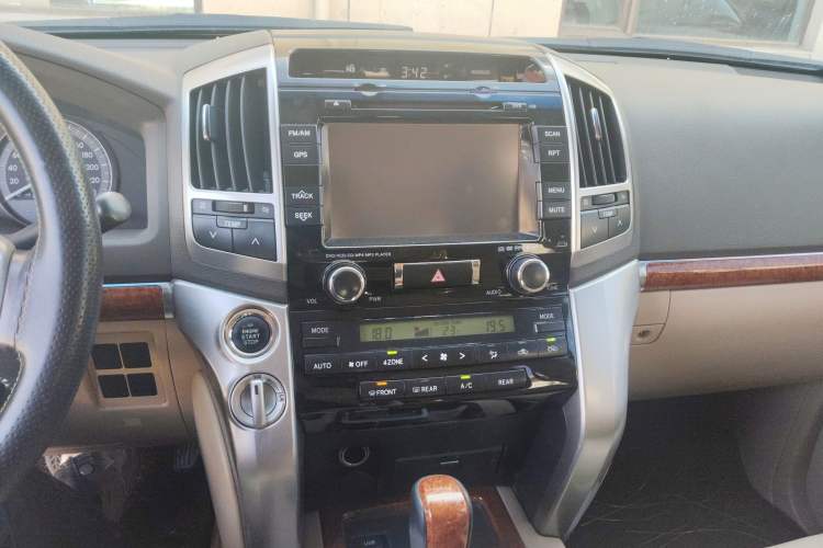 Used Toyota Land Cruiser 2012 4.0L Automatic VX Audio And AC Panel