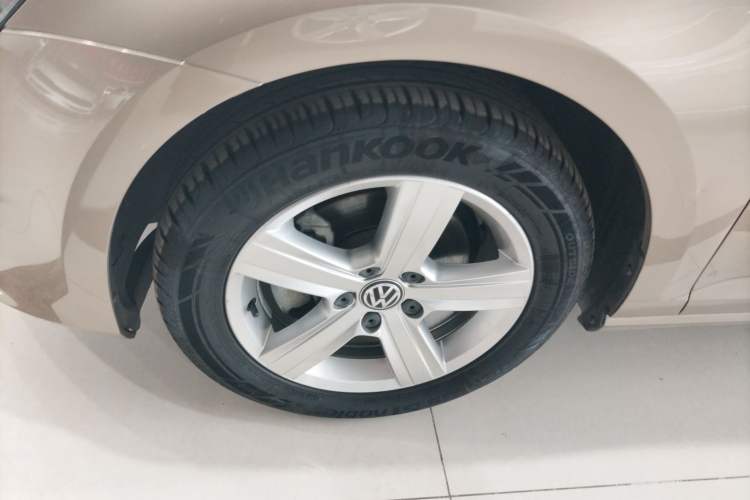 Used Volkswagen Golf 2017 230TSI Automatic Comfort Edition – Celebrating Milestone of One Million Units Left Front Wheel Hub