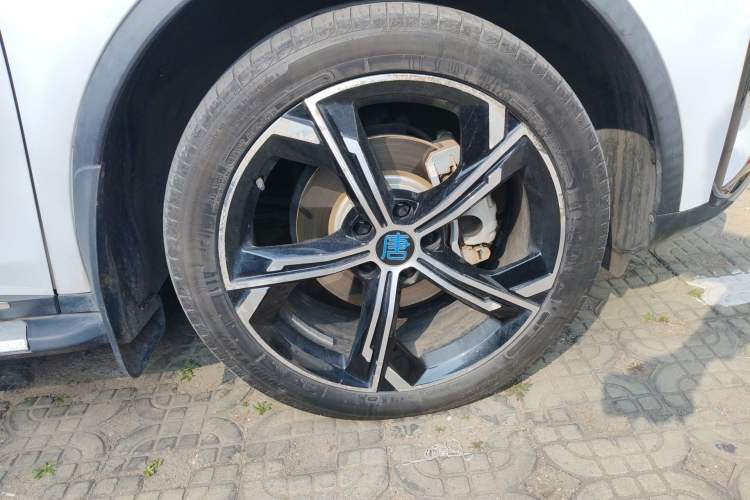 Used BYD Tang New Energy 2021 DM-i 112KM Prestige Model Right Front Wheel Hub