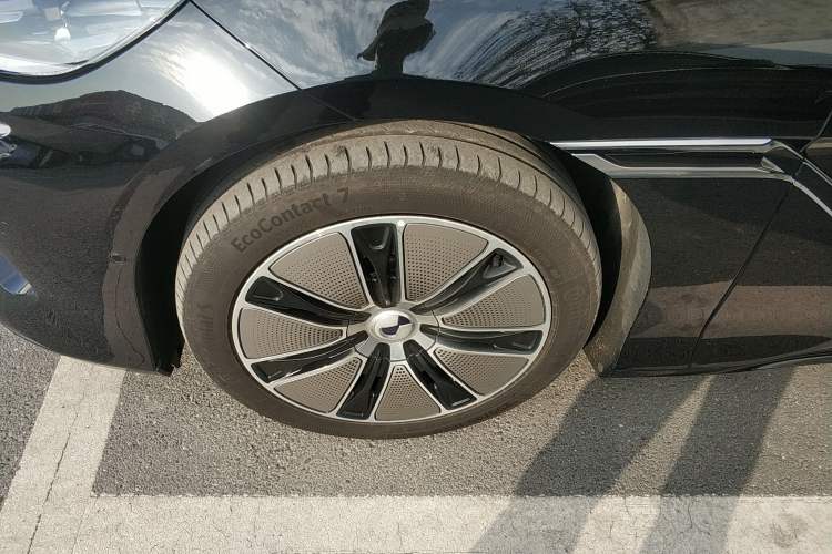 Used Denza Z9GT 2024 1100 4x4 Max First Edition Left Front Wheel Hub