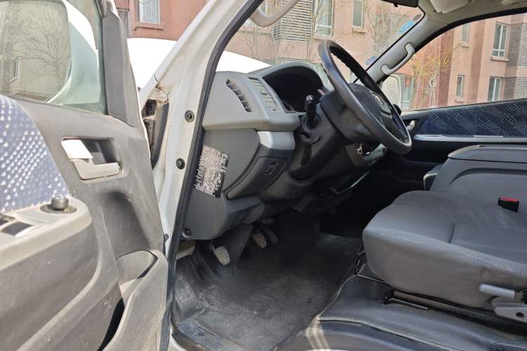 Used Foton Scenic G7 2017 2.0L Short-Wheelbase Commercial Van High Roof 4 Seats 4Q20M
