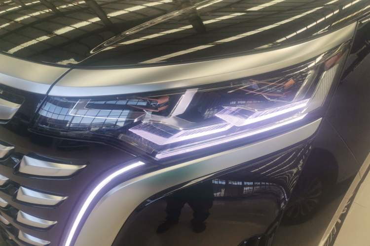 Used Denza D9 2024 DM-i 980 Four-Wheel Drive Prestige Model
