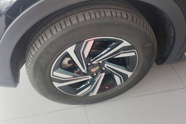 Used Hongqi HS5 2022 Revised Version 2.0T Smart Connect Flagship Edition Left Front Wheel Hub