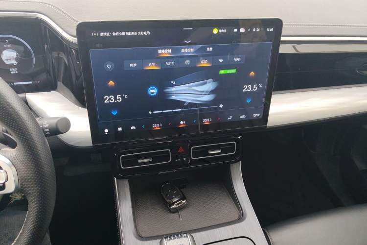 Used GAC Trumpchi GS8 2024 Linghang Series 2.0 TGDI Two-Wheel Drive Luxury Smart Connectivity Version Audio And AC Panel