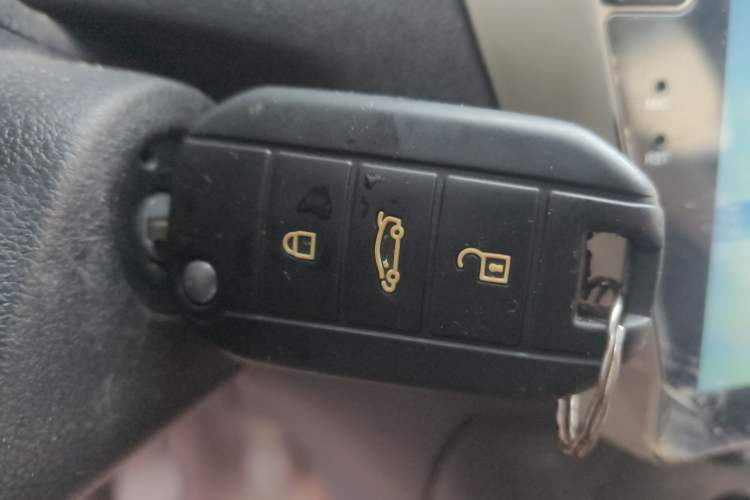 Used Citroen Elysee 2014 1.6L Manual Fashion Model CNG
