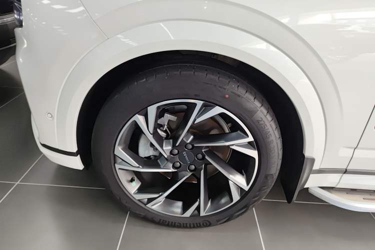 Used Lynk & Co 09 2021 2.0T Halo Six-Seater
