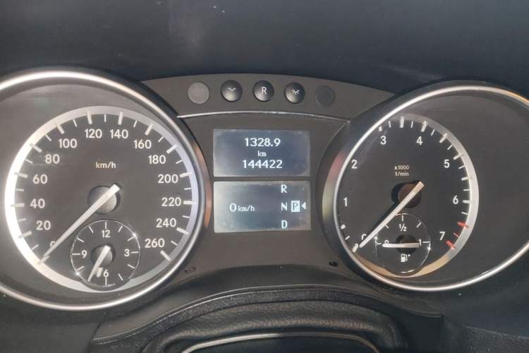 Used Mercedes-Benz R-Class 2017 R 320 4MATIC Business Edition Prestige Model