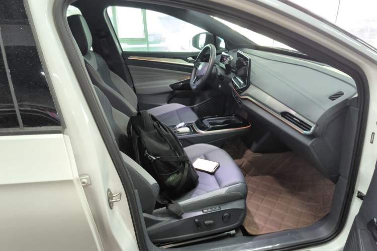 Used Volkswagen ID.4 CROZZ 2022 Long-Range Lite PRO Edition Right Front Seat