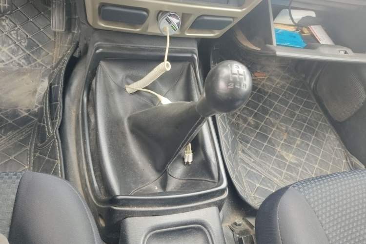 Used Nissan Paladin 2013 2.4L Two-Wheel Drive Standard Version China IV Standard Gear Lever