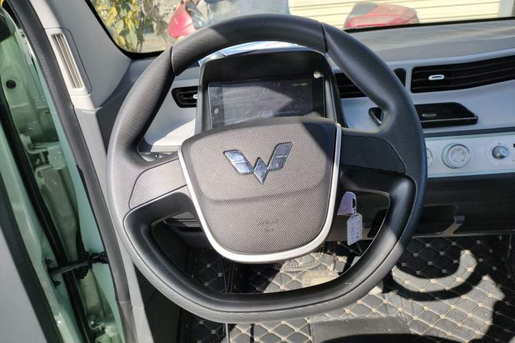 Used Wuling Hongguang MINIEV 2021 Macaron Fashion Model Lithium Iron Phosphate Steering Wheel
