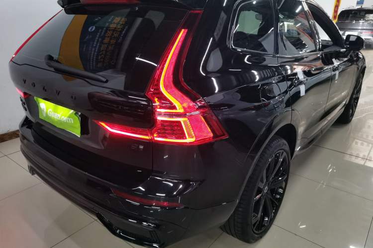 Used Volvo XC60 New Energy 2025 Plug-in Hybrid Long-Range All-Wheel Drive Zhiyuan Extreme Night Black Edition
