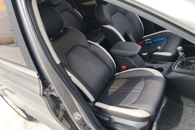 Used Baojun 360 2019 Revised Version 1.5L Manual Elite China VI Right Front Seat