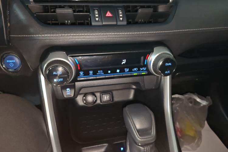 Used Toyota Wildlander 2020 Dual-Motor 2.5L E-CVT Four-Wheel Drive Luxury Edition Audio And AC Panel