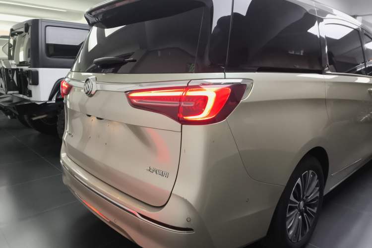 Used Buick GL8 2022 ES Landtrek 653T Flagship Model
