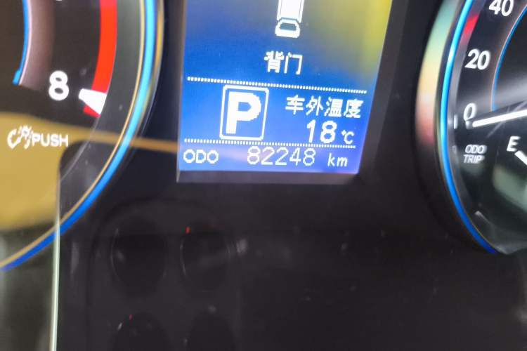 Used Toyota Highlander 2015 2.0T Four-Wheel Drive Luxury Edition 7-Seater Odometer Close Up