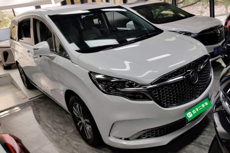 Used Buick GL8 2022 ES Landtrek 653T Comfort Edition Front Right 45 Deg