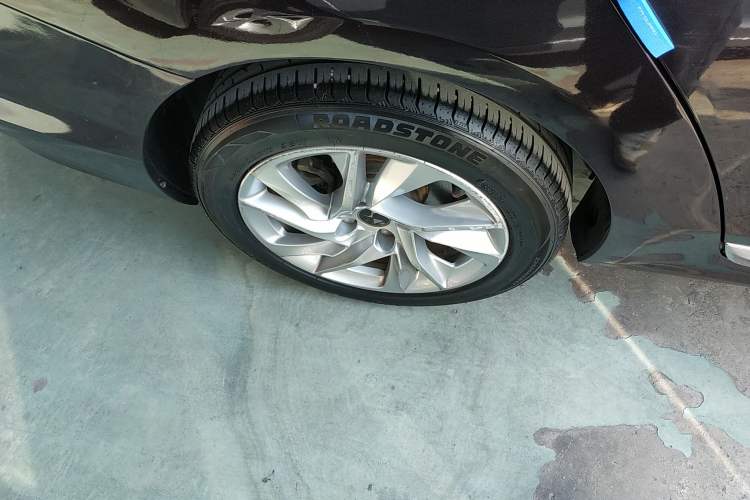 Used DS 5LS 2015 1.6T Comfort Edition THP160 Right Rear Wheel Hub