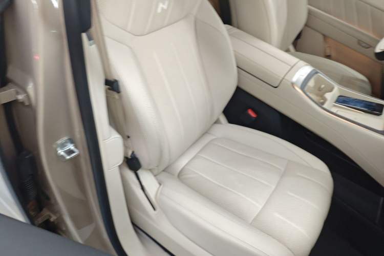 Used ONVO Luxeed L90 2025 Model—Max Six-Seater Version