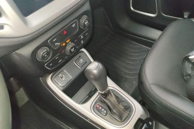 Used Jeep Compass 2019 200T Automatic Family Edition - Connected Large Screen Version
