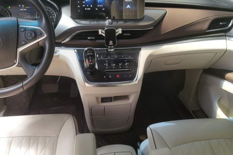 Used Buick GL8 2021 Land Cruiser Executive 652T Premium Model
